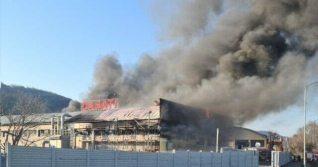 Esplosione e incendio in una fabbrica di vernici: muore un operaio