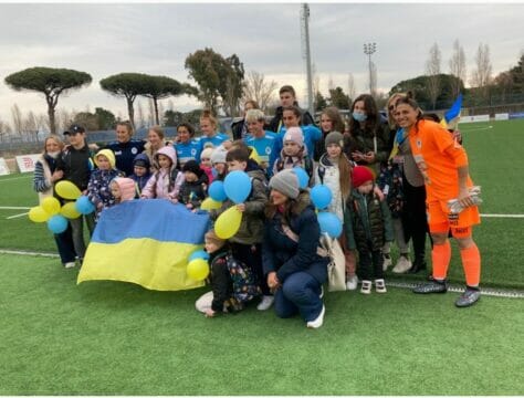 Sport e solidarietà:una giornata all’Edenlandia e allo stadio per Napoli femminile – Juve di calcio per i bambini ucraini a Napoli scappati dalla guerra