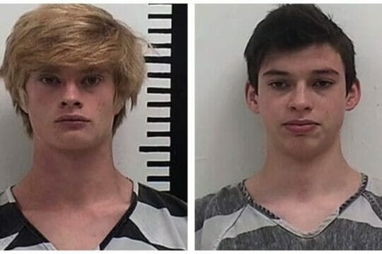Due ragazzi di 16 anni preparano un agguato alla loro professoressa e la uccidono a bastonate
