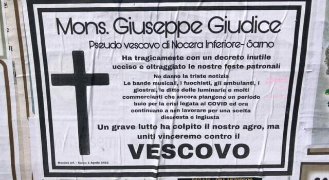 Stop a processioni nel Salernitano, manifesti funebri contro il vescovo