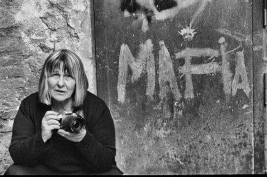 Letizia Battaglia morta a 87 anni, addio alla fotografa che raccontò Palermo negli anni più bui della mafia