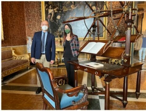 Giornata mondiale del Libro – in mostra a Palazzo Reale di Napoli il leggio restaurato della regina Maria Carolina