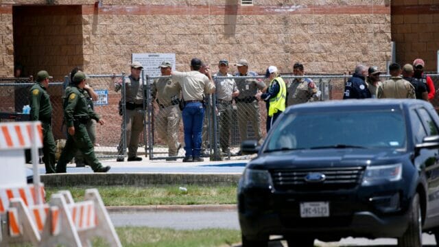 Sparatoria in una scuola elementare in Texas: killer uccide 18 studenti e due adulti