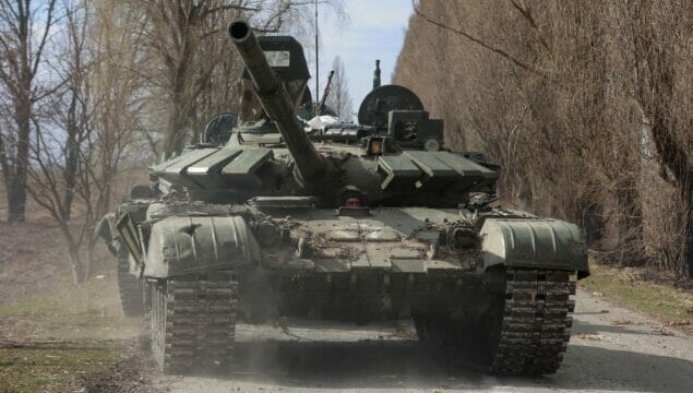 Guerra Ucraina, russi sparano contro civili dai carri armati. Michel (Ue): “Minacce nucleari del Cremlino inaccettabili”