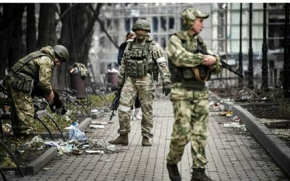 I soldati russi hanno un «crollo psicologico». L’ufficiale alla moglie: «Ho dovuto sparare per scuoterli, sono dei codardi»