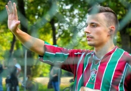 Calciatore di 27 anni si accascia durante la partita e muore poco dopo in ospedale: Dimitri Roveri stava per diventare padre