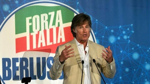 Ronn Moss il Ridge di Beautiful a Napoli sostiene Forza Italia: ” «Se fossi italiano voterei Berlusconi»