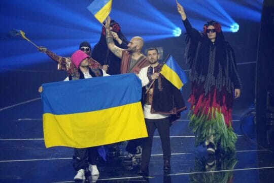 L’Ucraina con la Kalush Orchestra trionfa all’Eurovision 2022 con Stefania