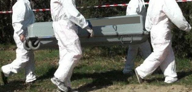 Trovato il cadavere di una donna sul greto di un torrente: si indaga per omicidio
