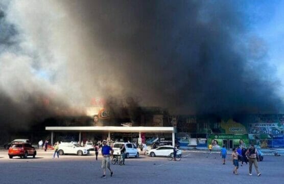 Bombe russe su un centro commerciale a Kremenchuk e su Lysychansk: 16 morti e 59 feriti