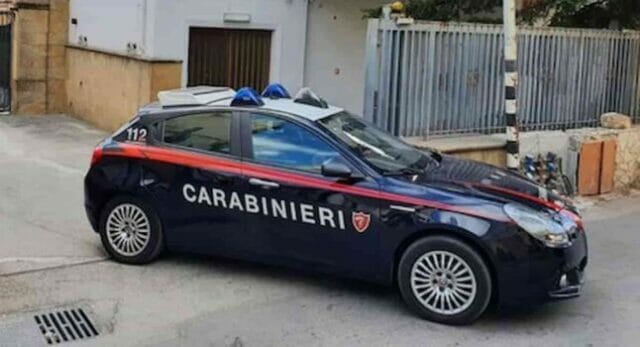 58enne strangola la moglie e poi chiama i carabinieri: “Non ce la facevo più”