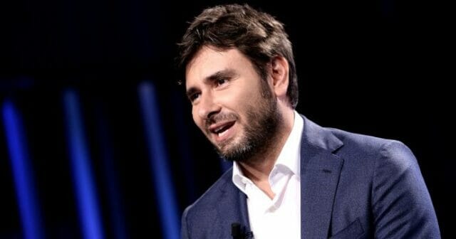 Elezioni,M5S Di Battista: «Non sarò candidato. Grillo e Fico non mi vogliono, per loro sono come Attila»