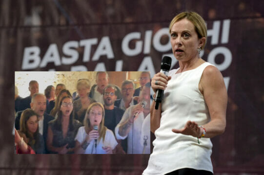 Giorgia Meloni show canta e balla ” ‘O Sarracino”. La leader di Fdi è scatenata:” Pronta a guidare l’Italia”
