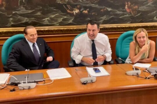 Accordo Salvini Meloni Berlusconi: Sì alla pace fiscale, flat tax e ponte sullo stretto di Messina.