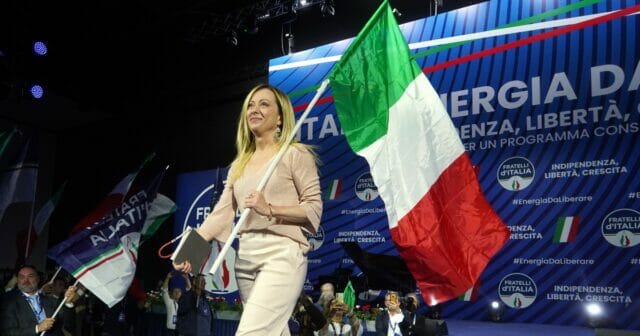 Elezioni,Meloni:”In Italia si entra solo legalmente, perché non facciamo gestire i flussi migratori verso la nostra Nazione da criminali e scafisti”