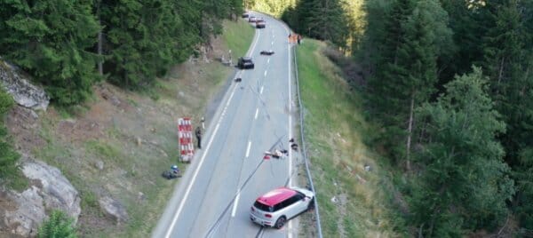 Tragico incidente su una strada di montagna: due morti