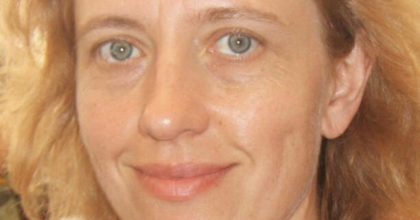 Prof muore a 54 anni. Pronto soccorso la rimanda a casa, ma aveva un tumore al cervello