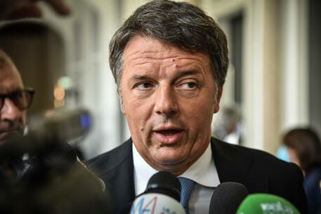 Elezioni,Renzi attacca M5S:«Il M5s usa il reddito di cittadinanza come voto di scambio al Sud»