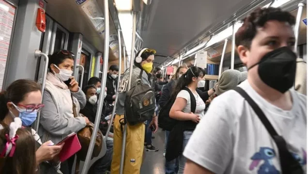 Stop alle mascherine sui mezzi pubblici: come cambiano le restrizioni a partire dal 1° ottobre