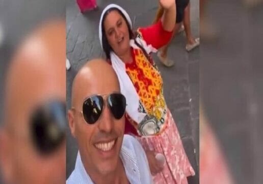 Propaganda leghista finita sotto accusa sui social: Di Giulio filma una donna rom: «Votaci per non vederla mai più»