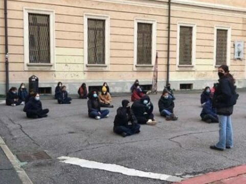 Proteste per la vittoria del centrodestra: studenti occupano un liceo