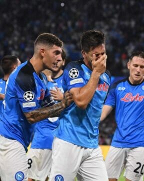 Le lacrime del Cholito descrivono le emozioni dei tifosi:4-1 per un Napoli da Champions!