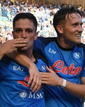 Dopo tanto sudore e sofferenza il Napoli conquista i tre punti nel finale: Raspadori decide il match.