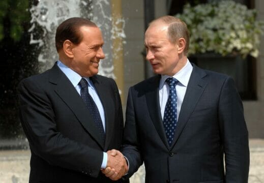 Berlusconi:“Ho riallacciato i rapporti con Putin,al mio compleanno mi ha regalato 20 bottiglie di Vodka”