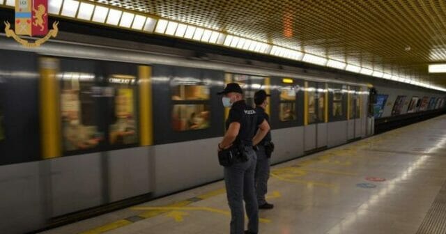 Due arresti per molestie a una 13enne e a una 24enne alla stessa fermata della metro