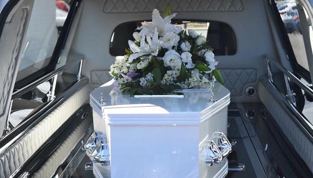 Sfiorata rissa all’obitorio: moglie, amante ed ex moglie del defunto si incontrano al funerale