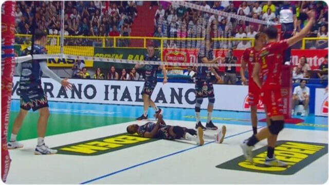 Attimi di paura durante la finale della Supercoppa di volley:Wilfredo Leon resta immobile a terra per 2 minuti