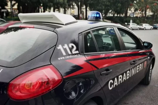Gli viene intimato l’alt ma lui non si ferma,18enne a bordo di uno scooter travolge carabinieri:sono in gravissime condizioni