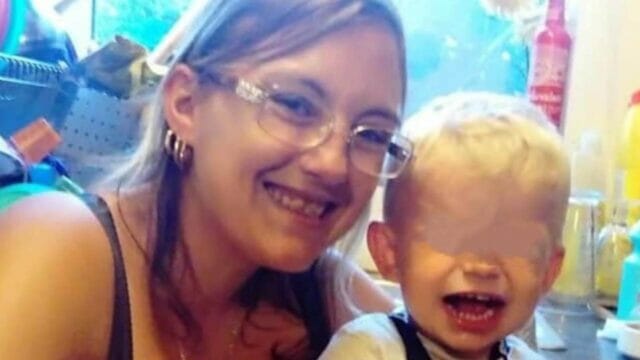 Il piccolo Kyle morto dopo aver ingoiato una spilla,i genitori:”Ha esalato l’ultimo respiro mentre lo stavamo coccolando”
