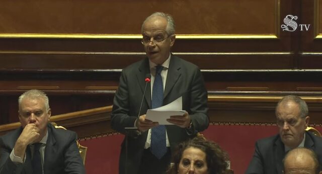 In Senato il ministro Piantedosi ha spiegato le nuove linee guida sulla gestione dei flussi migratori