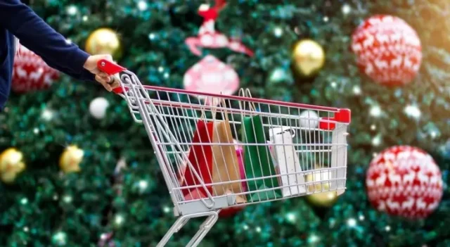 Napoli,il comune ha messo a disposizione un “bonus spesa” di 125 euro a famiglia per le festività natalizie