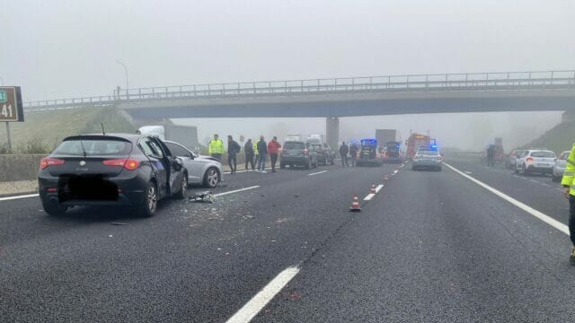 Tragedia sull’A1,a causa della nebbia fitta l’impatto tra un’auto e un tir è stato fatale per un militare di 51 anni