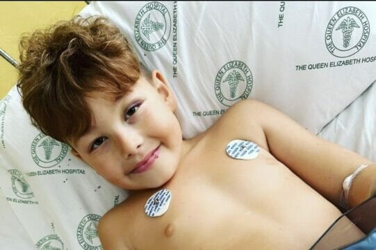 Il piccolo Ace morto in vacanza a soli 8 anni per una leucemia fulminante:”hai lasciato il segno”