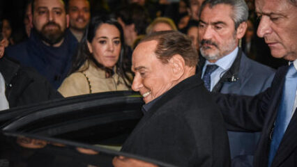 Berlusconi attacca Giorgia Meloni:”se fossi stato presidente del consiglio non sarei mai andato da Zelensky “