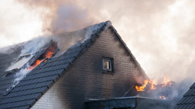 Incendio in casa,sette bambini muoiono con la madre tra le fiamme