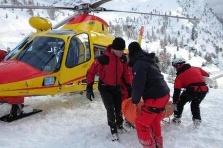 Tragedia in montagna,scontro tra sciatori: morto un 37enne