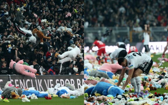 Besiktas-Antalyaspor sospesa per diversi minuti: i tifosi hanno lanciato in campo peluche per i bambini sfollati