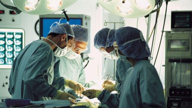 Vena aorta recisa per sbaglio,muore bambino di 10 mesi: 9 medici indagati