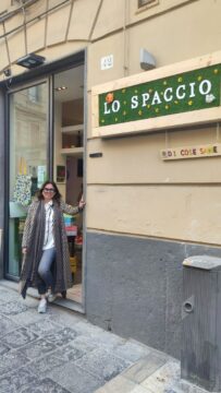 Lascia tutto per coltivare bio in Cilento: aperto il primo “Spaccio” a Napoli