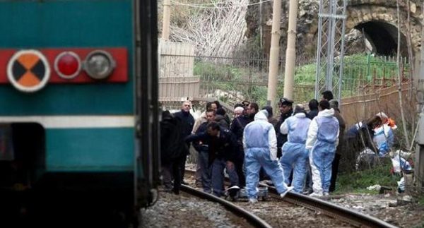 Ennesima tragedia sui binari: un uomo travolto e ucciso dal treno in corsa