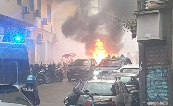 Sette tifosi arrestati per gli scontri avvenuti a Napoli,in Piazza del Gesù e sul lungomare: si prevedono altri arresti