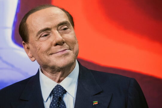 Ricovero Berlusconi,parla il fratello Paolo: “Silvio è una roccia, ce la farà”