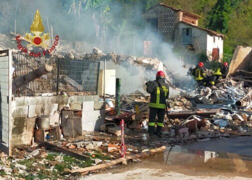 Esplosione di un palazzo a Lucca: tra i feriti ci sono due bambini