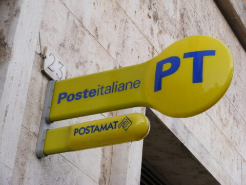 Poste Italiane assume 700 nuovi dipendenti: come candidarsi