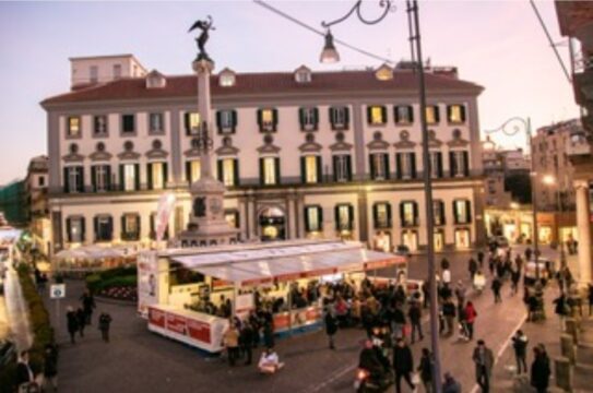 Torna il Cinebus: tappe nelle piazze di Napoli e Roma per il festival del cinema in movimento (14-15 aprile)