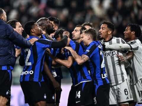 Lukaku bersaglio dei cori razzisti durante Juventus-Inter: “Scimmia di m***a”